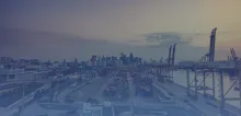 Vista aérea de un centro logístico moderno de TLS en Montevideo